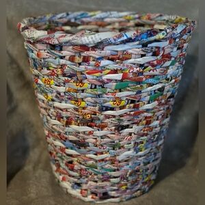 Recycled Magazine Paper Weaved Wastebasket/ Planter Pot